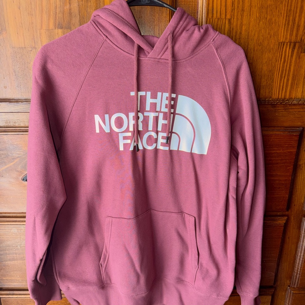 The North Face Half Dome Hoodie in Wild Ginger NWT